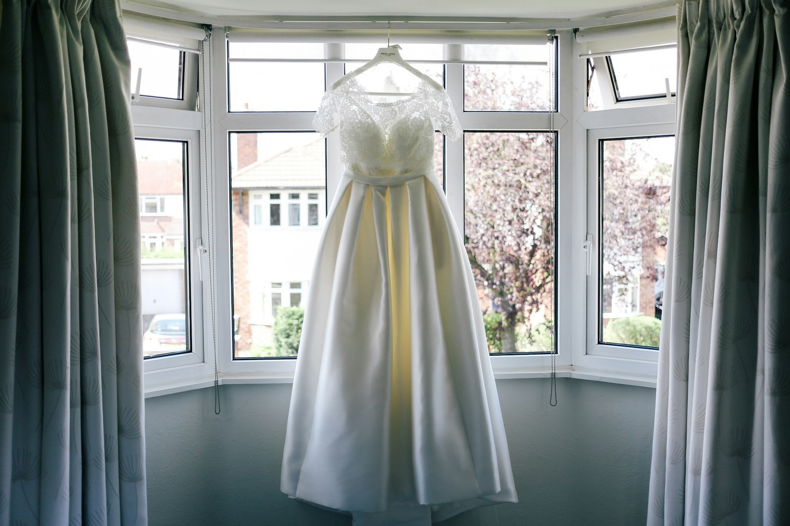 Robe de mariée en Belgique : prix, boutiques, sur-mesure ou seconde main