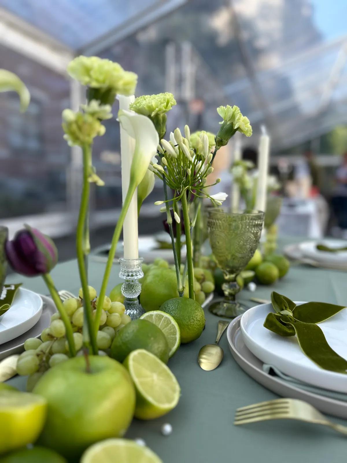 Wedding table decoration by Happ'Inès Signature with an autumnal palette and set tableware